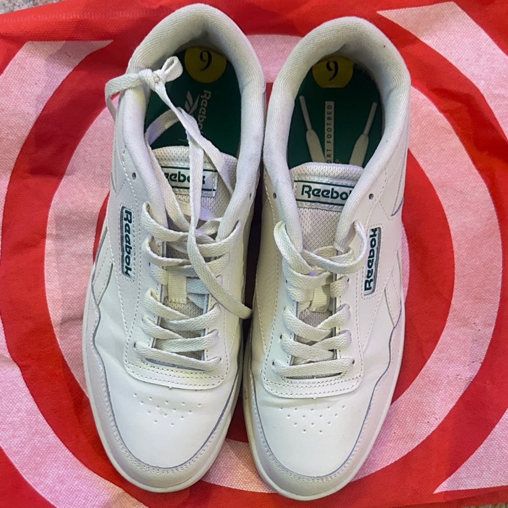 Reebok White Leather Sneakers -Preloved